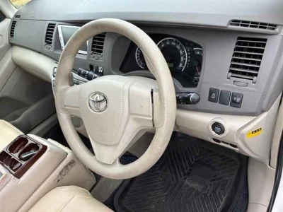 TOYOTA ISIS 3