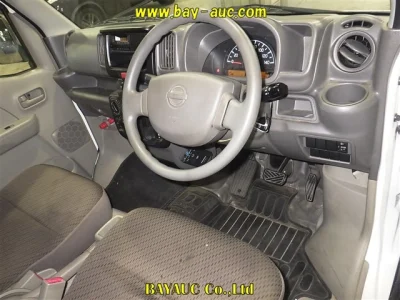 NISSAN CLIPPER VAN