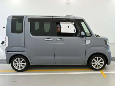 Toyota Pixis Mega