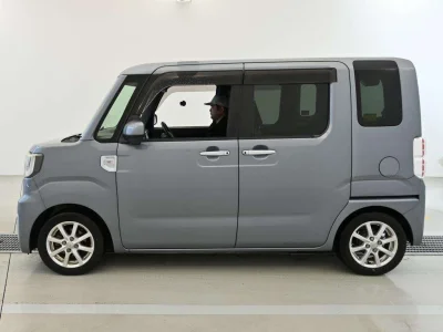 Toyota Pixis Mega