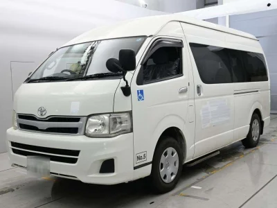 TOYOTA HIACE