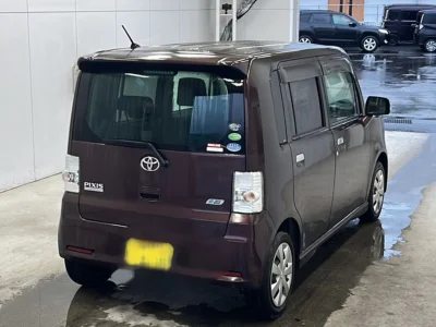 TOYOTA PIXIS SPACE