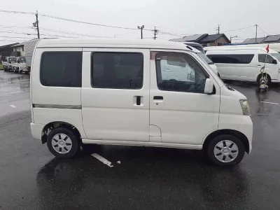 TOYOTA PIXIS VAN