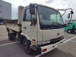 NISSAN UD