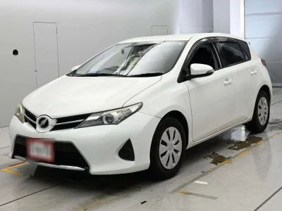 TOYOTA AURIS 1