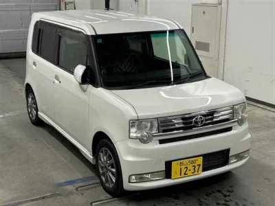 TOYOTA PIXIS SPACE