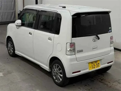TOYOTA PIXIS SPACE