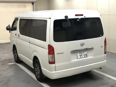TOYOTA HIACE