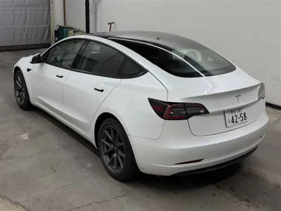 TESLA MODEL 3 2