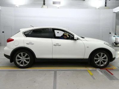 NISSAN SKYLINE CROSSOVER