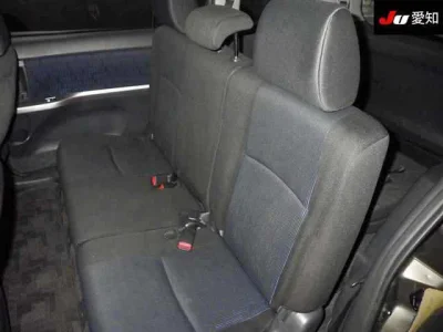 TOYOTA ISIS 4