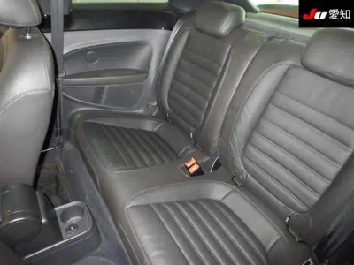 VOLKSWAGEN THE BEETLE 4