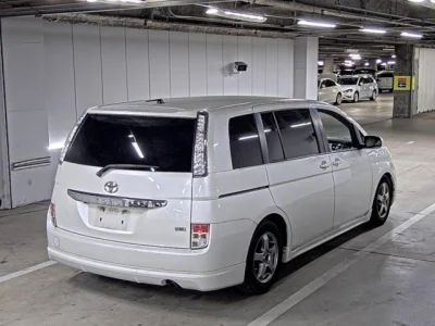 TOYOTA ISIS 2