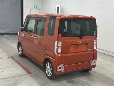 DAIHATSU WAKE