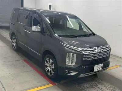 MITSUBISHI DELICA D5