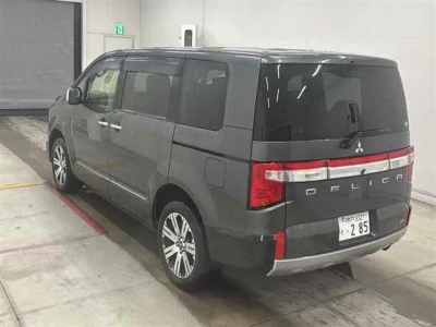 MITSUBISHI DELICA D5