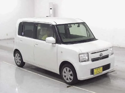 TOYOTA PIXIS SPACE