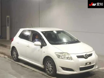 TOYOTA AURIS 1