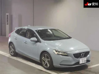 VOLVO V40
