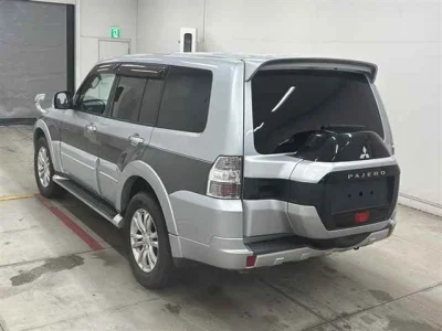 MITSUBISHI PAJERO