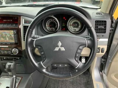 MITSUBISHI PAJERO