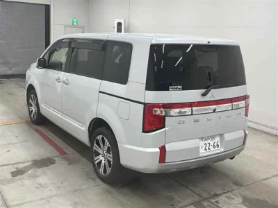 MITSUBISHI DELICA D5