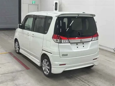 MITSUBISHI DELICA D2