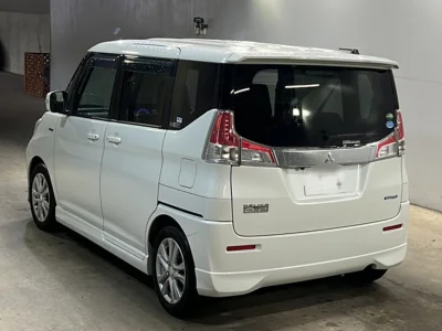 MITSUBISHI DELICA D2