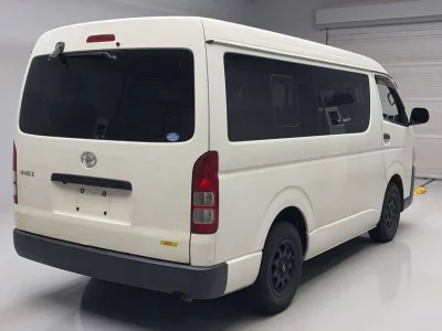 TOYOTA HIACE