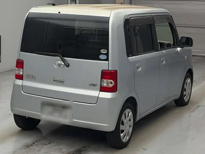 TOYOTA PIXIS SPACE