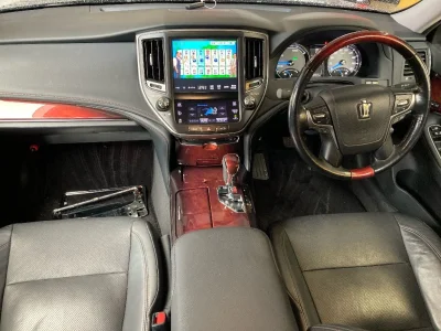 TOYOTA CROWN MAJESTA