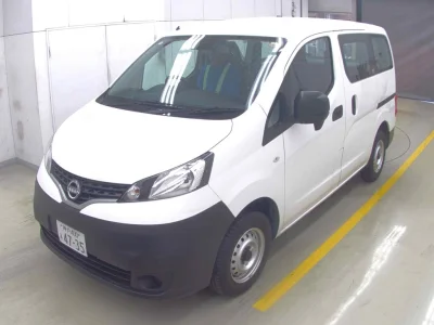 NISSAN NV200