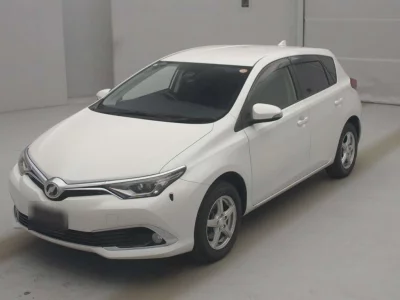 TOYOTA AURIS 1