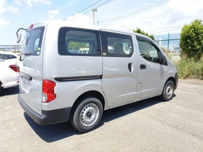 NISSAN NV200