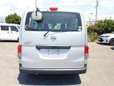 NISSAN NV200