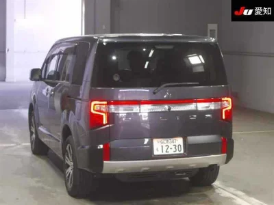 MITSUBISHI DELICA D5