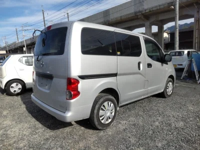 NISSAN NV200