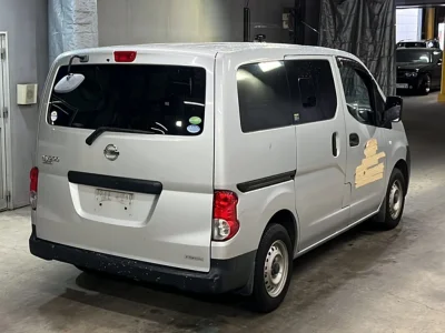 NISSAN NV200