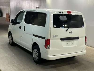 NISSAN NV200