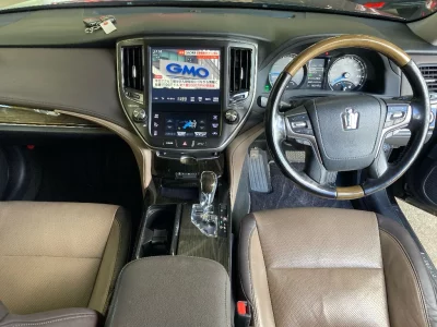 TOYOTA CROWN MAJESTA