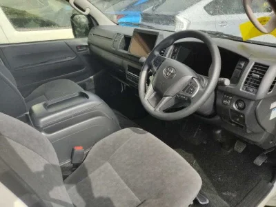 TOYOTA HIACE