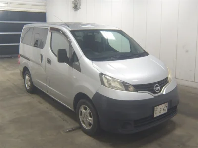 NISSAN NV200