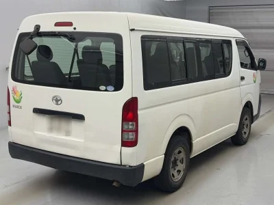 TOYOTA HIACE