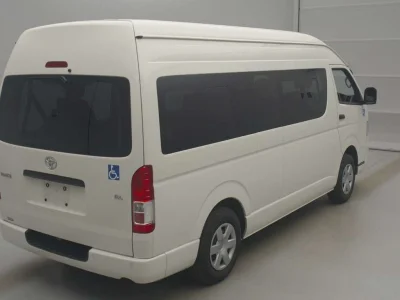TOYOTA HIACE