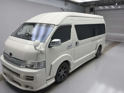 TOYOTA HIACE