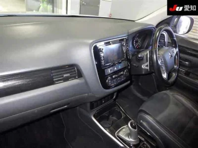 MITSUBISHI OUTLANDER PHEV