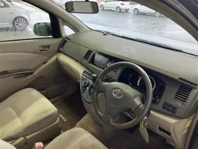 TOYOTA ISIS 1