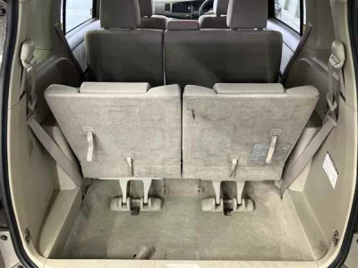 TOYOTA ISIS 4
