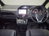 Цена авто Toyota Voxy с аукционов Японии, номер кузова ZRR85G, пробег 127 000, оценка 6
