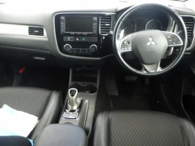MITSUBISHI OUTLANDER PHEV